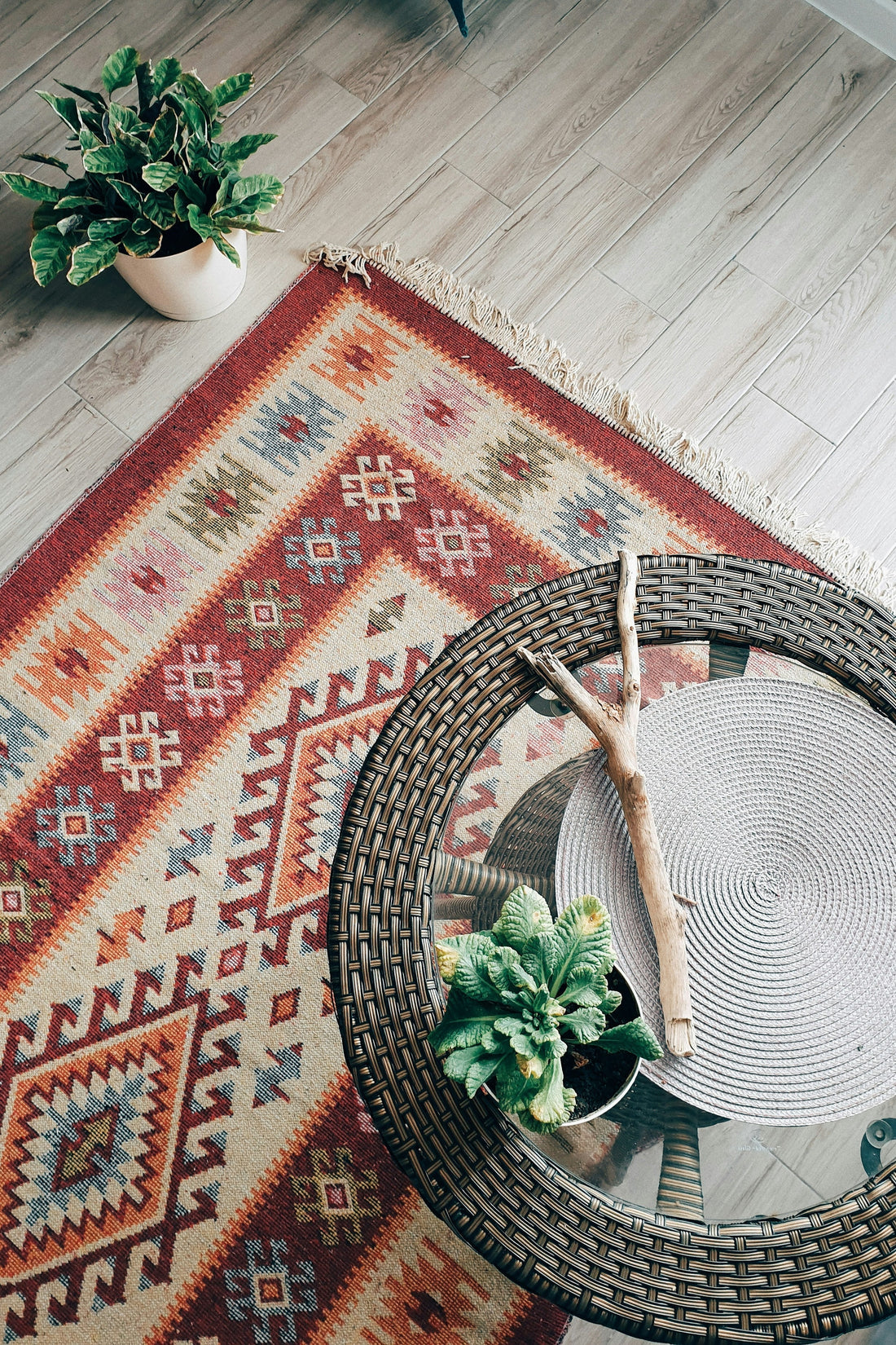 Decorating Small Apartments with Washable Area Rugs