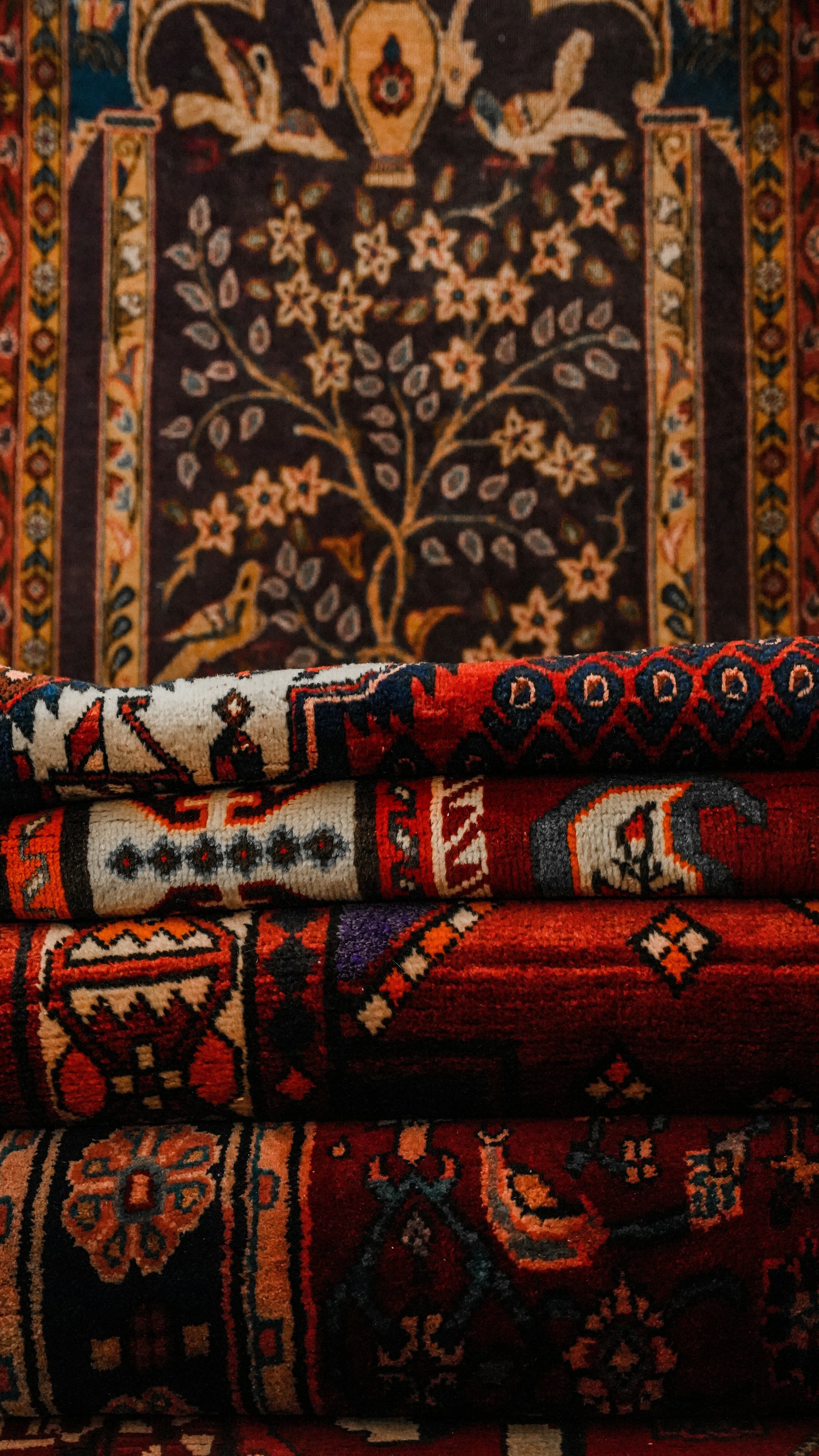 Decorating a Reading Corner with a Soft Floral Rug