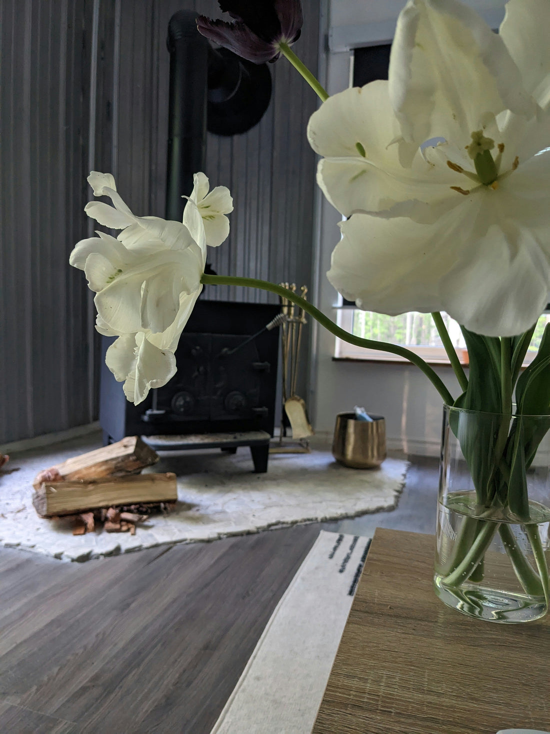 How Floral Rugs Brighten Neutral Interior Designs