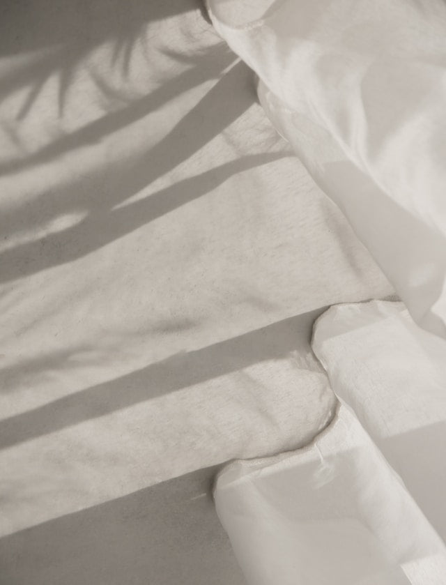 How to Style and Care for Microfiber Ruffled Bed Skirts in Different Bedroom Colors