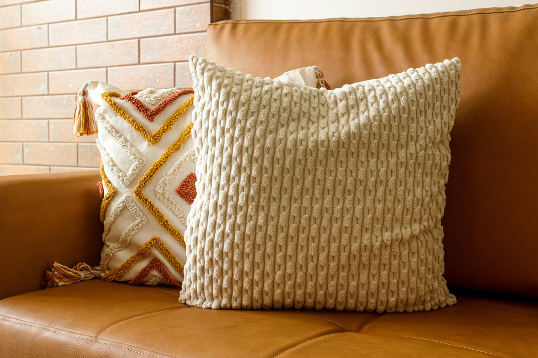 How to Choose Decorative Throw Pillow Covers for a Cozy Living Room