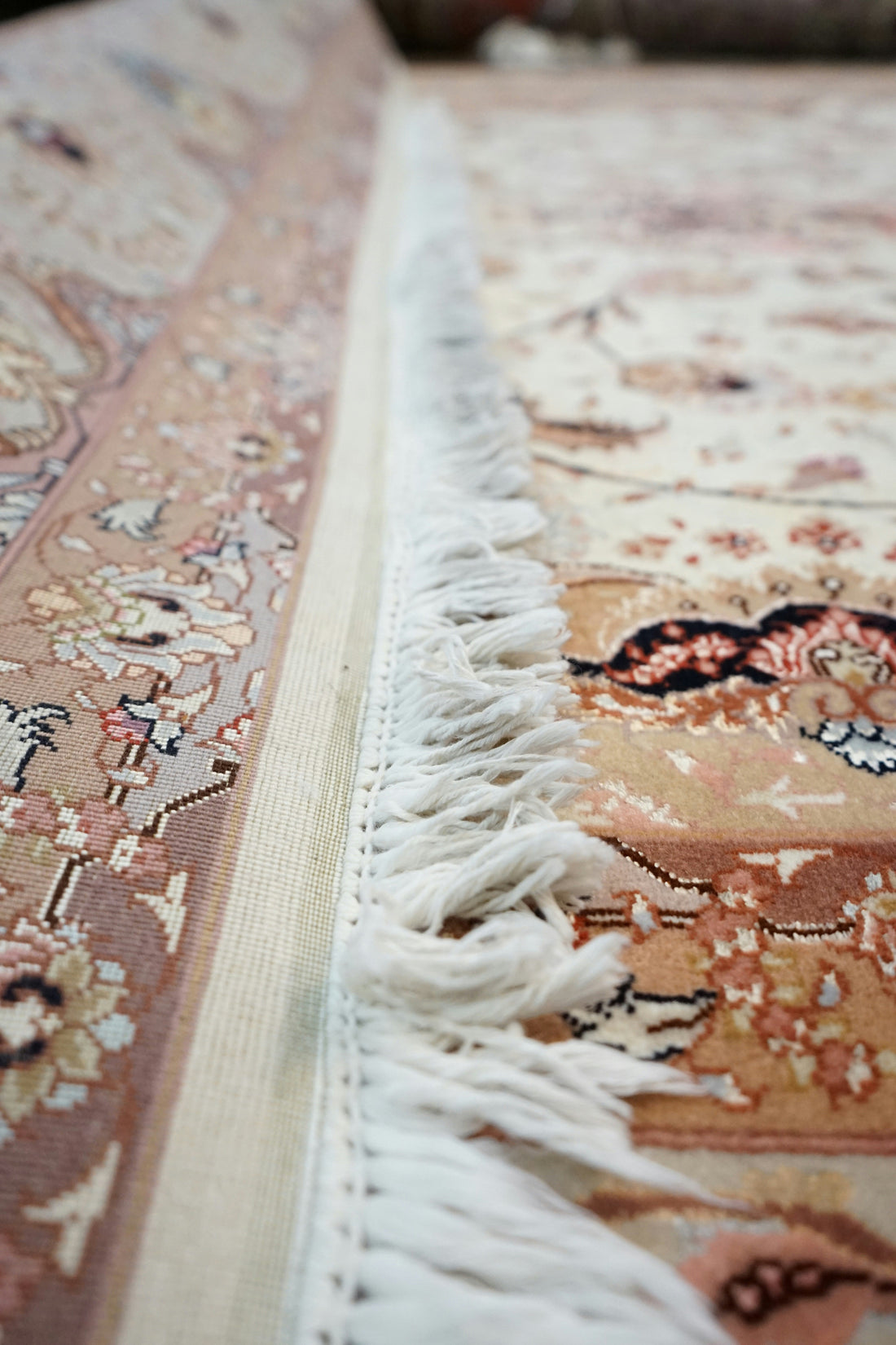 Decorating Guest Rooms with Washable Floral Rugs