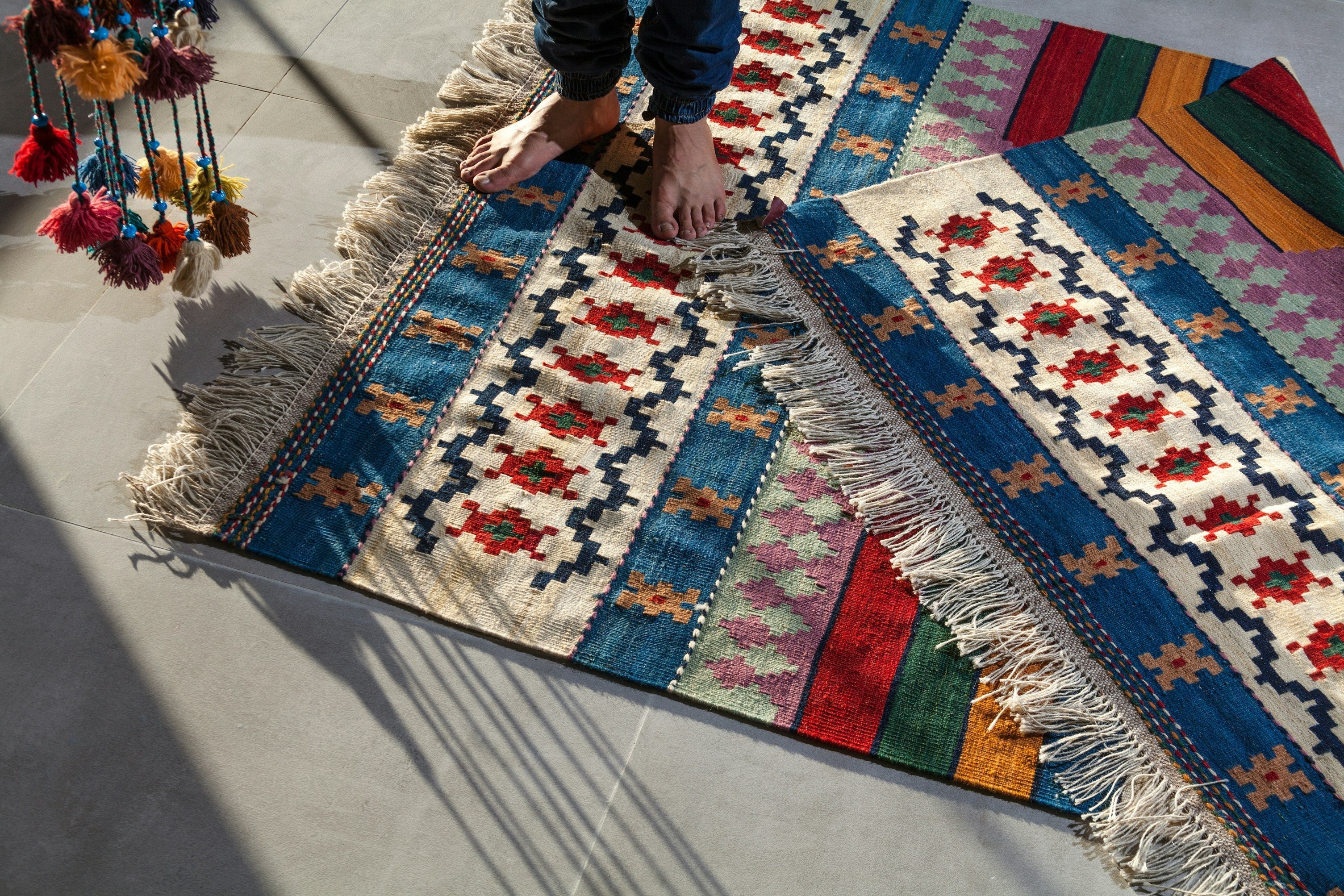 How to Match a Floral Rug with Modern Furniture