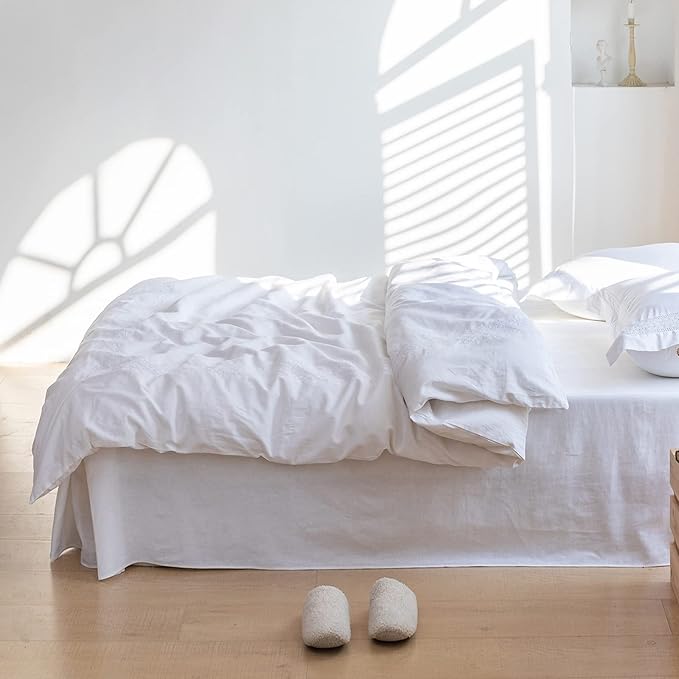 BISELINA French Linen Bed Skirt with Pleated Corner 18-Inch Tailored Drop Natural Flax Cotton Blend Basic Dust Ruffle Soft Cozy Farmhouse Bedding (18" Full, Basic White)