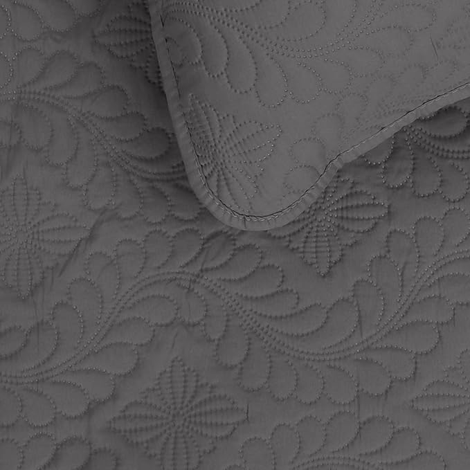 Easy-Going King Size Reversible Quilt Set with 1 Quilt and 2 Pillow Shams, Soft Bed Quilt Cover, Water Resistant Lightweight Microfiber Bedspread, Stain Resistant, Olive Leaf-Gray/Light Gray