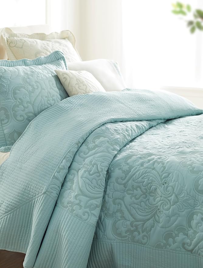 BrylaneHome Bedding Lightweight All Season Modern Amelia Quilted Damask Oversized Ultra Soft Bedspread - Twin, Pale Rose
