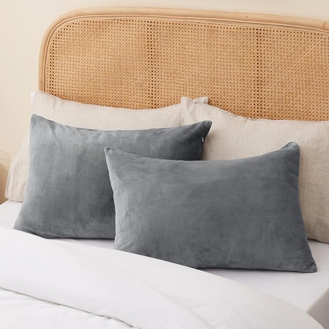 BEDELITE Flannel Pillowcases Standard Set of 2, Super Soft Fleece Pillow Case Cover with Zipper for Bedroom, Sofa, Couch,Luxury Cozy Fuzzy Velvet Pillow Shams for All Seasons(20x26 Inches, Gray)