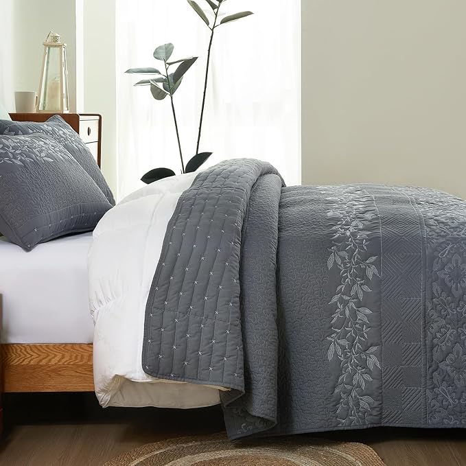 EVENHUG Floral Embroidered Quilt Set Queen Size 3 Piece Bedding Set Reversible Farmhouse Bedspread Coverlet with 2 Pillow Shams Lightweight Soft Bed Cover for All Season(92"X 96",Grey)