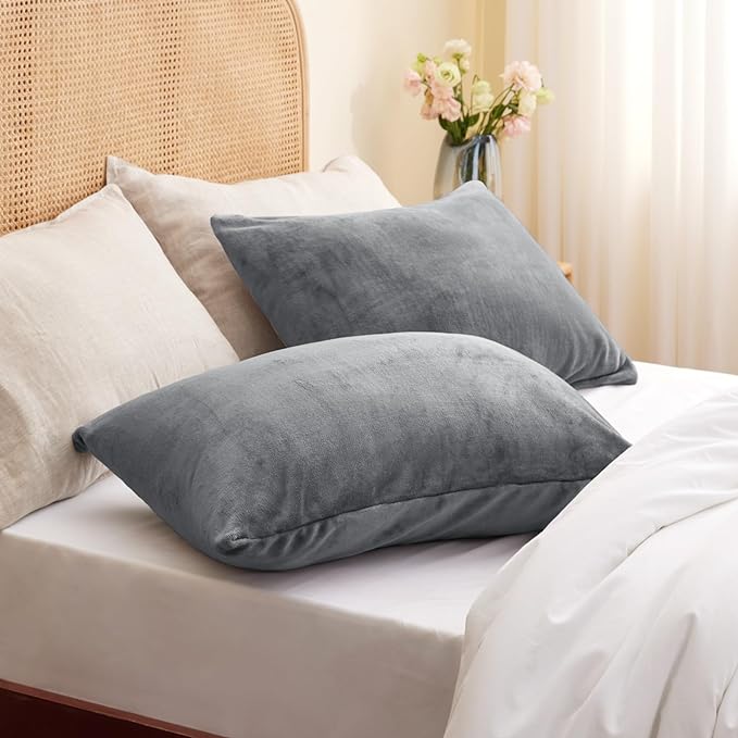 BEDELITE Flannel Pillowcases Standard Set of 2, Super Soft Fleece Pillow Case Cover with Zipper for Bedroom, Sofa, Couch,Luxury Cozy Fuzzy Velvet Pillow Shams for All Seasons(20x26 Inches, Gray)