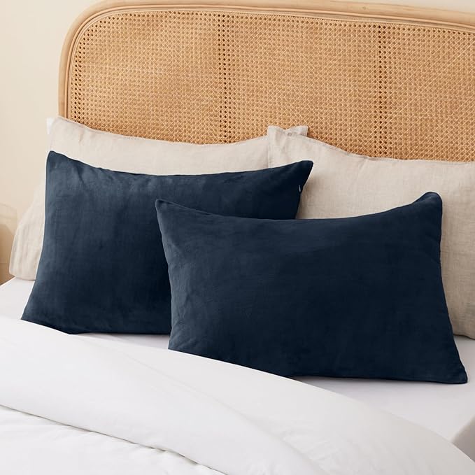 BEDELITE Flannel Pillowcases Standard Set of 2, Super Soft Fleece Pillow Case Cover with Zipper for Bedroom, Sofa, Couch,Luxury Cozy Fuzzy Velvet Pillow Shams for All Seasons(20x26 Inches, Navy)