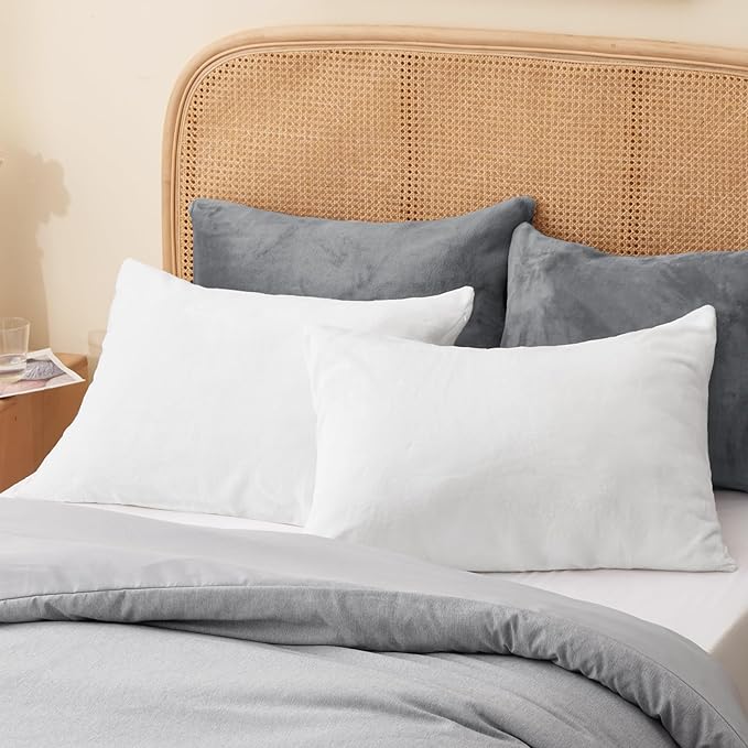 BEDELITE Flannel Pillow Cases Queen Size Set of 2, Super Soft Fleece Pillowcases with Zipper for Bedroom, Sofa, Couch,Luxury Cozy Velvet Pillow Shams for All Seasons(20x30 Inches,Bright White)