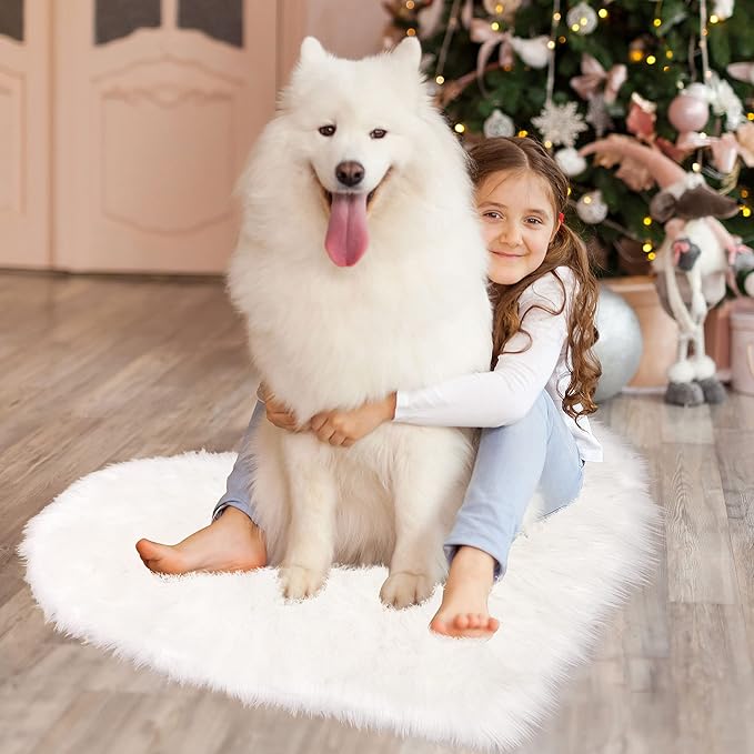 uxcell Heart Shaped Rugs for Bedroom,Small Aesthetic Carpet Girls,Cute Shaggy Floor Mirror Mat,Pastel Furry Throw Rug 2.3ftx3ft, Snow White