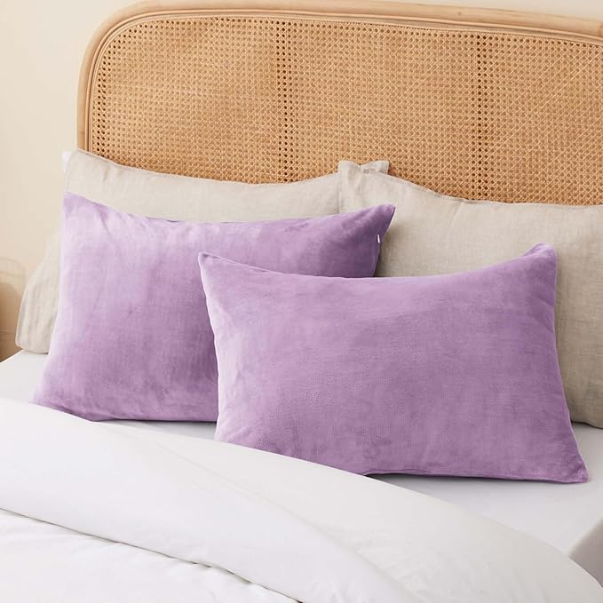 BEDELITE Flannel Pillowcases Standard Set of 2, Super Soft Fleece Pillow Case Cover with Zipper for Bedroom, Sofa, Couch,Luxury Cozy Fuzzy Velvet Pillow Shams for All Seasons(20x26 Inches, Lavender)
