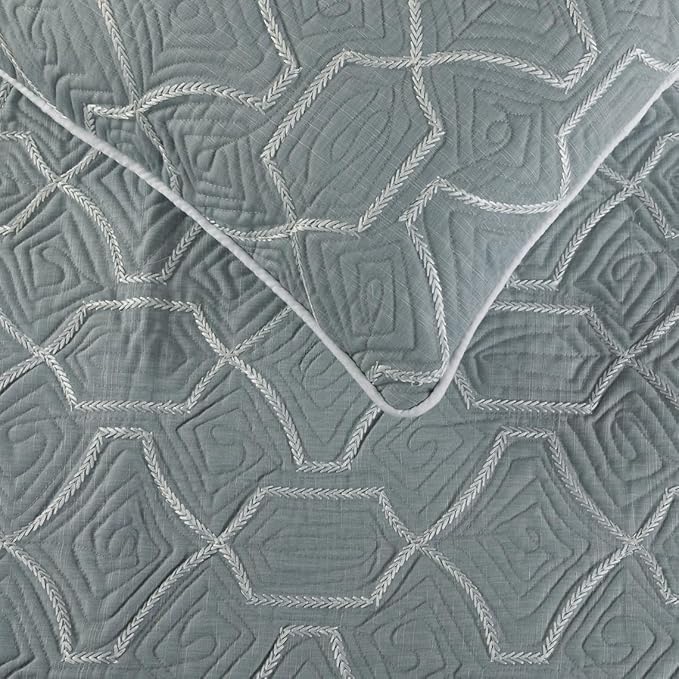 The HomeCentric King Queen Twin Grey Blue Bed Runner with Decorative Throw Pillow Cover, Linen Quilted Embroidery, Modern Contemporary - Atmosphere