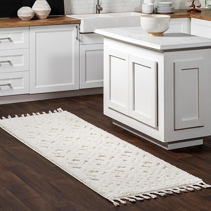 nuLOOM Akia Cream/Ivory, 2'8" x 8', Geometric Lattice, Tasseled, Soft and Textured, High Traffic, Stain Resistant, Durable Runner for Bedroom, Living Room, Dining Space, Den, Foyer, Entryway