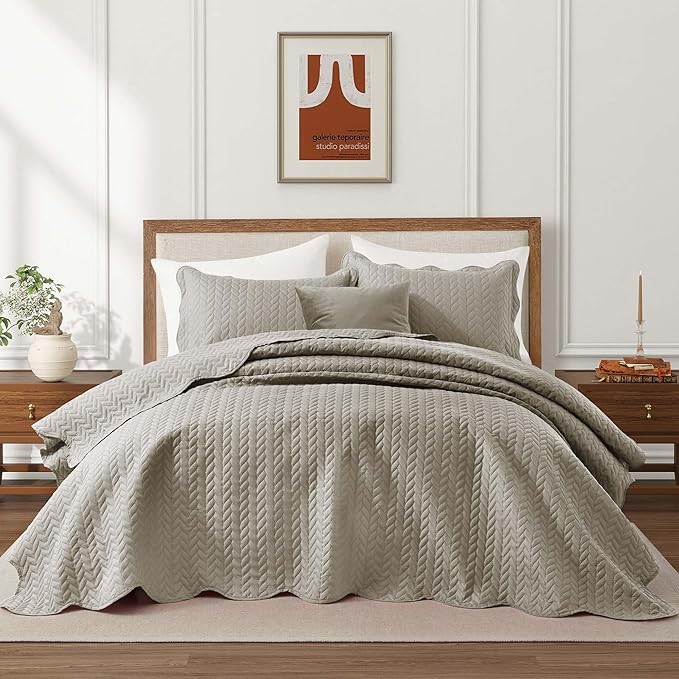 IR Imperial Rooms 8 Pack Quilt King Size Bedding (106" x 96") - Bulk Wholesale for Hotels, Guest Bedroom & Airbnbs - Lightweight Microfiber Reversible Embossed Quilts Bedspread (Beige)