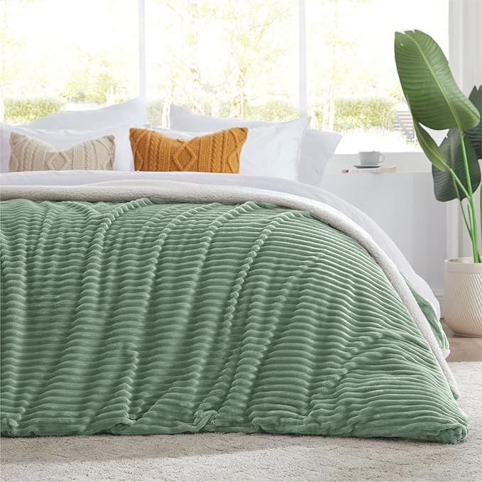 Sherpa Blankets King Size - Fleece King Size Blanket for Bed, Soft and Warm Throw Blanket for Winter, 108" x 90", Sage Green