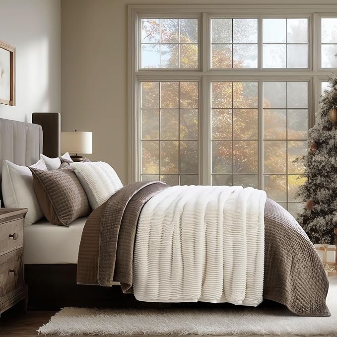 EVERGRACEHOME Ultra Soft Faux Fur Throw Blanket for Couch, Luxury Sculpted Texture Faux Rabbit Fur Blanket for Bed, Fluffy Thick Plush Warm Fuzzy Throw, 920GSM (Bright White, 60''x80'')