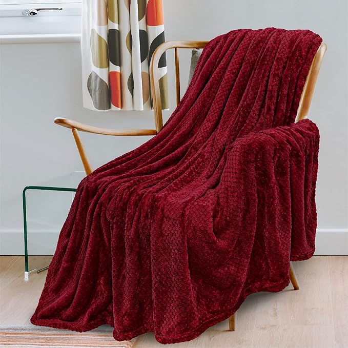 PAVILIA Maroon Red Throw Blanket for Couch Bed, Soft Fleece Throws for Sofa Chair, Fuzzy Waffle Textured Blanket, Cozy Warm Lightweight All Season Blanket Throw, 50x60