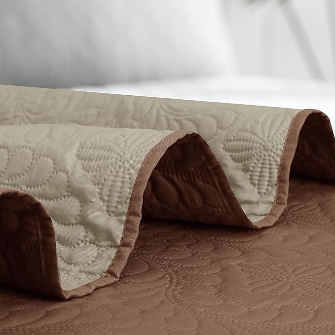 Easy-Going Full/Queen Size Reversible Quilt Set with 1 Quilt and 2 Pillow Shams, Soft Bed Quilt Cover, Water Resistant Lightweight Microfiber Bedspread, Stain Resistant, Olive Leaf-Brown/Beige