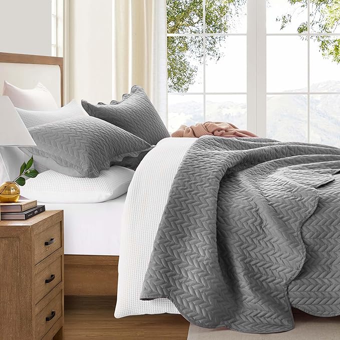 IR Imperial Rooms Queen Quilt Bedding Set Size (90" x 96") + 2 Pillow Shams (20" x 26"+ 2") - 3 Pcs All Season Lightweight Reversible Microfiber Coverlet Embossed Quilt Bedspread (Grey)