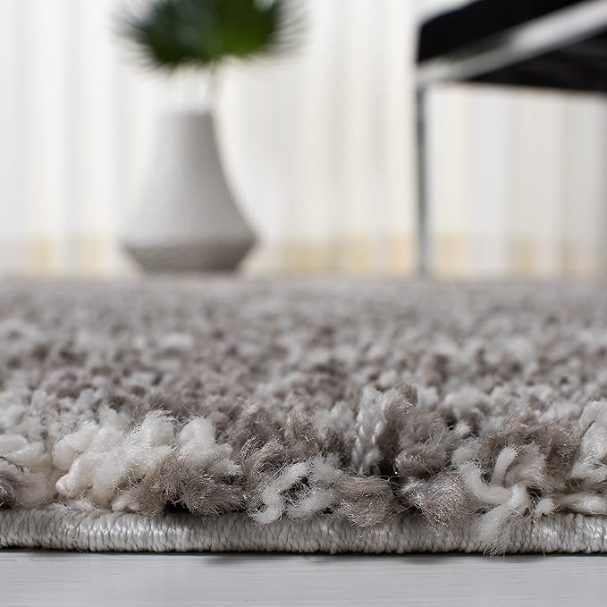 SAFAVIEH Area Rug 4x6 - Arizona Shag Collection - Brown & Ivory, Moroccan Design, Non-Shedding & Easy to Clean, Ideal for Living Room, Bedroom, Dining Space (ASG743B)