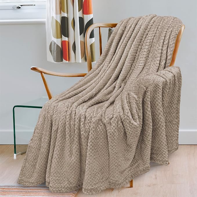 PAVILIA Tan Taupe Throw Blanket for Couch Bed, Soft Fleece Throws for Sofa Chair, Fuzzy Waffle Textured Blanket, Cozy Warm Lightweight All Season Blanket Throw, 50x60