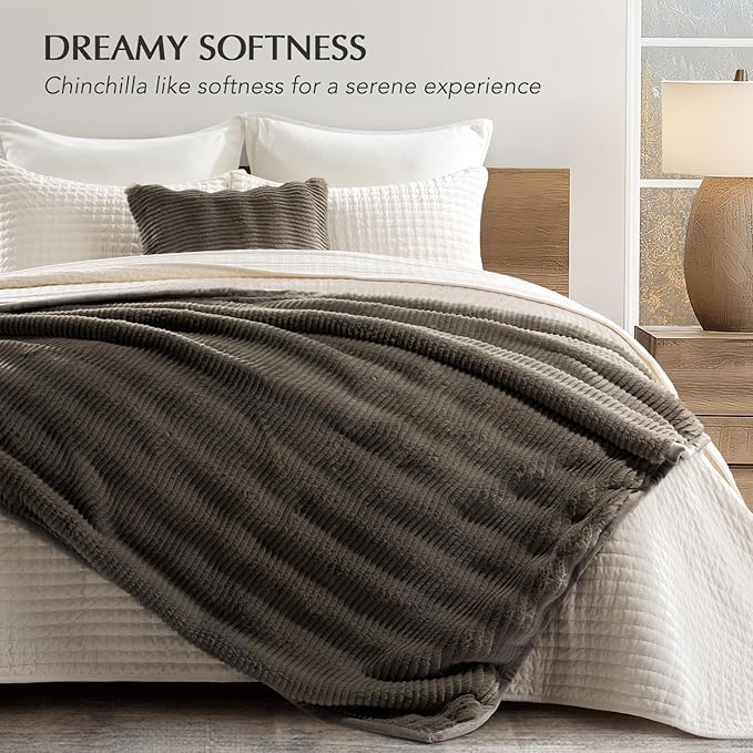 EVERGRACEHOME Ultra Soft Faux Fur Throw Blanket for Couch, Luxury Sculpted Texture Faux Rabbit Fur Blanket for Bed, Fluffy Thick Plush Warm Fuzzy Throw, 920GSM (Dark Taupe, 50''x60'')