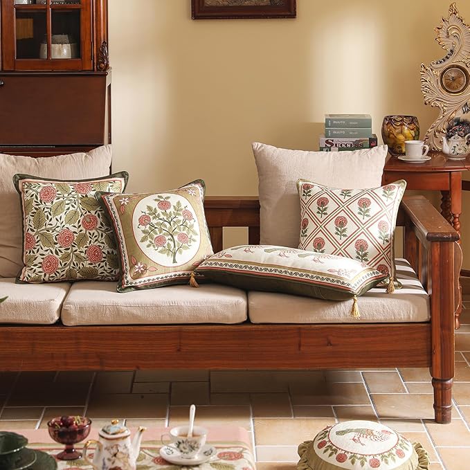 Square Throw Pillow Covers,Brown Cozy Velvet Farmhouse with Daisy and Leaves Floral Pattern Pillowcases,Decoration Pillows Cushion Covers for Couch Sofa Bed Car Chair,18"x18"
