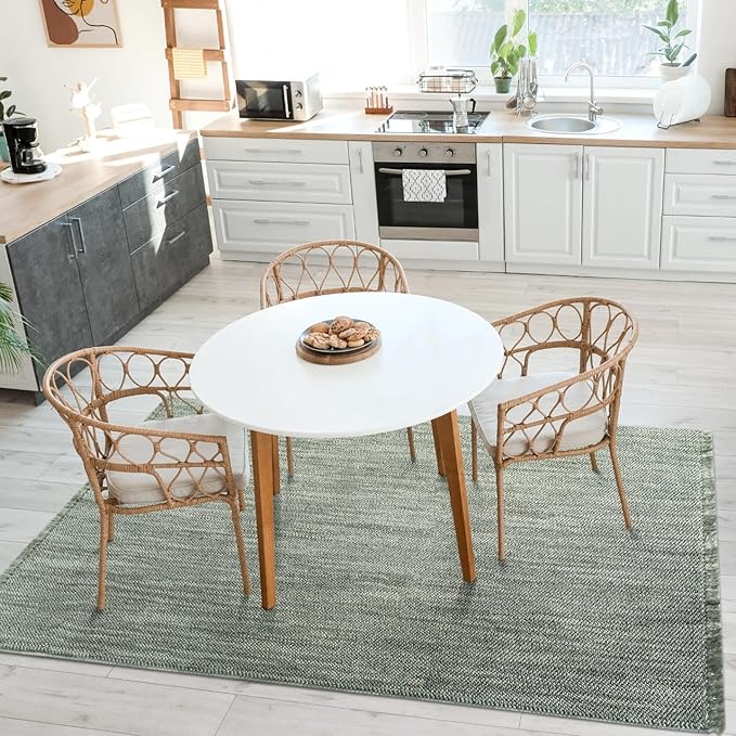 LUXE WEAVERS Solid Machine Woven Green 5x7 Area Rug, Indoor Stain-Resistant Carpet