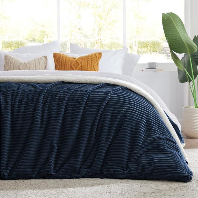 Sherpa Blankets King Size - Fleece King Size Blanket for Bed, Soft and Warm Throw Blanket for Winter, 108" x 90", Navy