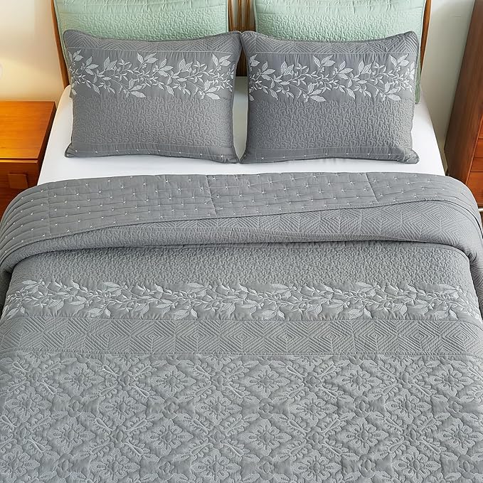 EVENHUG Floral Embroidered Quilt Set Queen Size 3 Piece Bedding Set Reversible Farmhouse Bedspread Coverlet with 2 Pillow Shams Lightweight Soft Bed Cover for All Season(92"X 96",Grey)