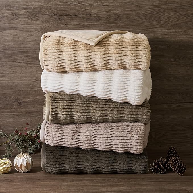 EVERGRACEHOME Ultra Soft Faux Fur Throw Blanket for Couch, Luxury Sculpted Texture Faux Rabbit Fur Blanket for Bed, Fluffy Thick Plush Warm Fuzzy Throw, 920GSM (Bright White, 60''x80'')