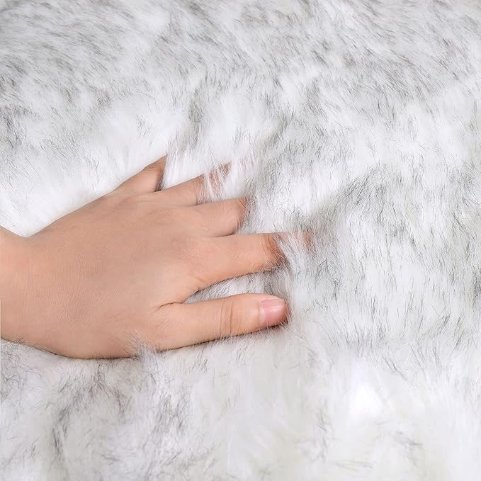 uxcell Heart Shaped Rugs for Bedroom,Small Aesthetic Carpet Girls,Cute Shaggy Floor Mirror Mat,Pastel Furry Throw Rug 2.3ftx3ft, White and Black