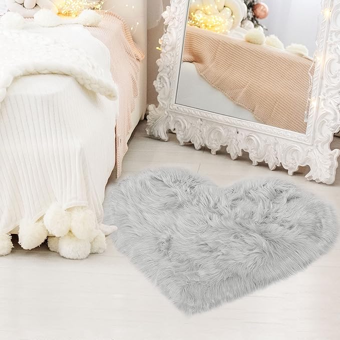 uxcell Heart Shaped Faux Fur Rug,Small Fluffy Carpet Girls,Cute Floor Mirror Mat,Throw Rugs for Bedroom Light Gray