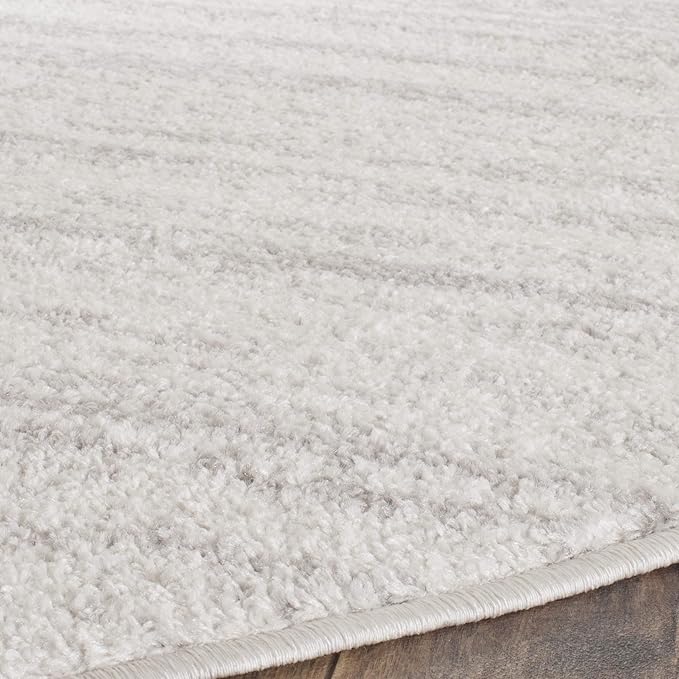 SAFAVIEH Adirondack Collection Area Rug - 5' Round, Ivory & Silver, Modern Ombre Design, Non Shedding & Easy to Clean, Ideal for Living Room, Bedroom, Office, Dining Space (ADR113B)