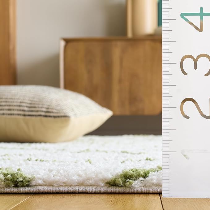 SAFAVIEH Arizona Shag Collection Area Rug - 6'7" x 9'2", Ivory & Green, Moroccan Boho Design, Non-Shedding & Easy to Clean, Ideal for Living Room, Bedroom, Dining Space (ASG743Y)