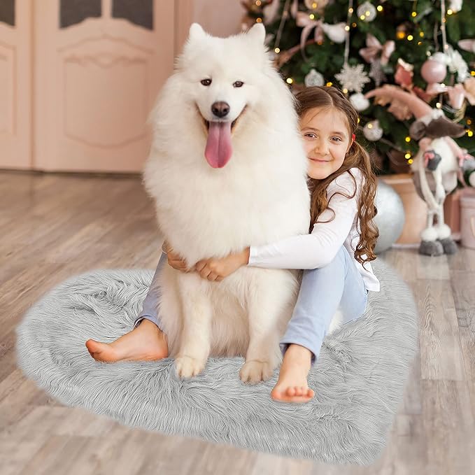 uxcell Heart Shaped Faux Fur Rug,Small Fluffy Carpet Girls,Cute Floor Mirror Mat,Throw Rugs for Bedroom Light Gray