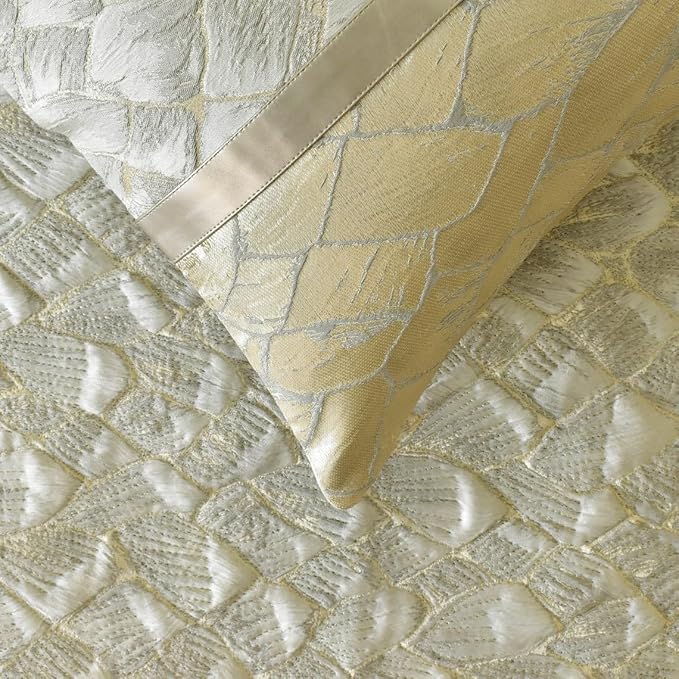 The HomeCentric King/Queen/Twin Ivory & Gold Designer Twin 53"x18" Bed Runner with Pillow Cover, Patchwork, Quilted, Jacquard Foil Bed Scarf on Jacquard Fabric - Spinzar