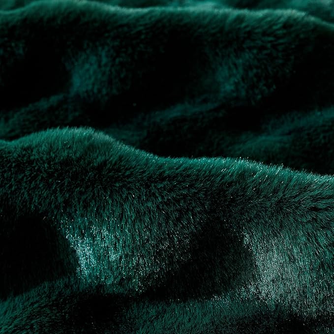 Christmas Faux Fur Decorative Throw Pillow Cover Plush Thick Bubble Pillow Covers Luxury Soft Cozy Accent Pillowcase for Spring Sofa Living Room Couch Bed (Dark Green,18"x18")