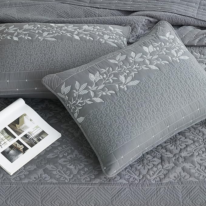 EVENHUG Floral Embroidered Quilt Set King Size 3 Piece Bedding Set Reversible Farmhouse Bedspread Coverlet with 2 Pillow Shams Lightweight Soft Bed Cover for All Season(106"X 96",Grey)
