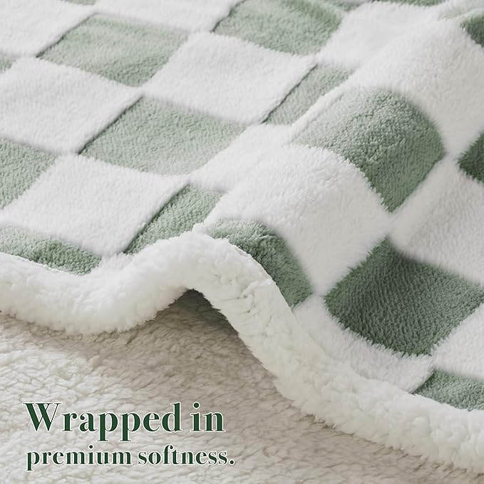 Checkered Dog Blanket, Sage Green Jacquard Sherpa Blankets for Small Dog and Cats, Cute Aesthetic Style Fluffy Fleece Pets Blanket for Couch Protection Washable, 25"x35"