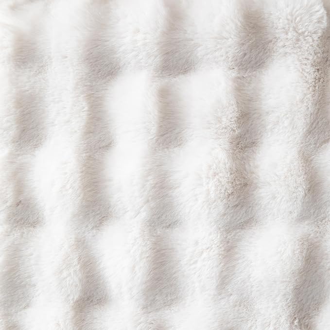 Pack of 2 Thick Plush Throw Pillow Covers Fluffy Wave Faux Fur Decorative Cushion Covers Soft Wool Pillowcase for Sofa Couch Livingroom 22x22 Inch White