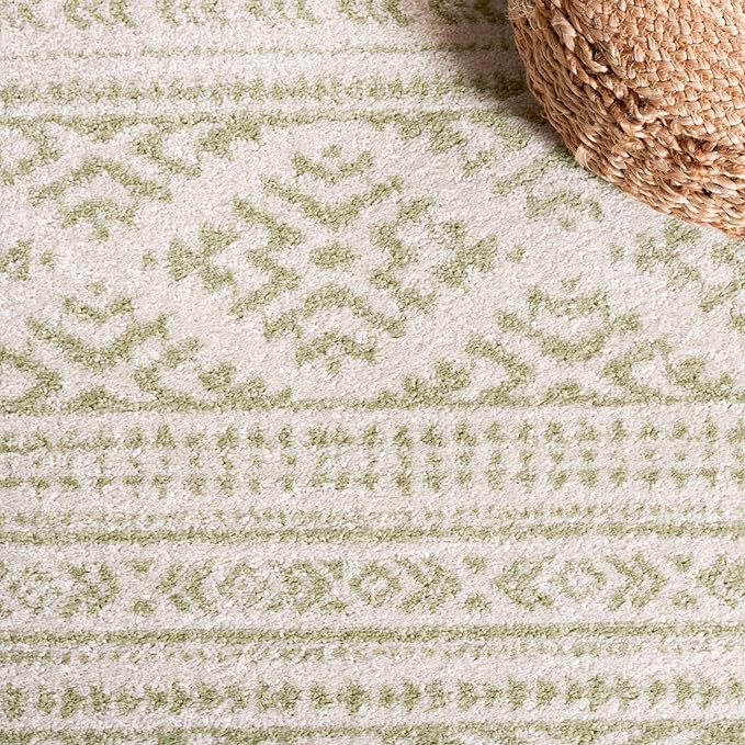 SAFAVIEH Tulum Collection Area Rug - 5'3" x 7'6", Ivory & Sage, Moroccan Boho Tribal Design, Non-Shedding & Easy to Clean, Ideal for Living Room, Bedroom, Dining Space (TUL272H)