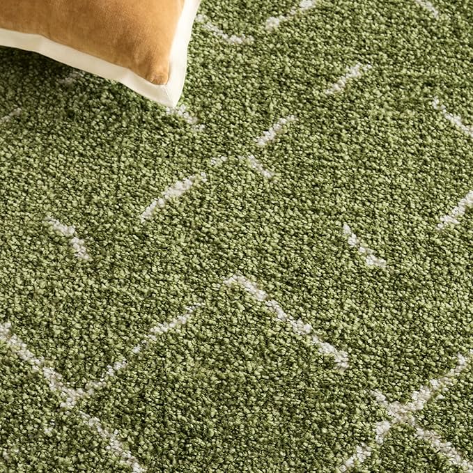 SAFAVIEH Arizona Shag Collection Area Rug - 6'7" x 9'2", Green & Ivory, Moroccan Boho Design, Non-Shedding & Easy to Clean, Ideal for Living Room, Bedroom, Dining Space (ASG743X)