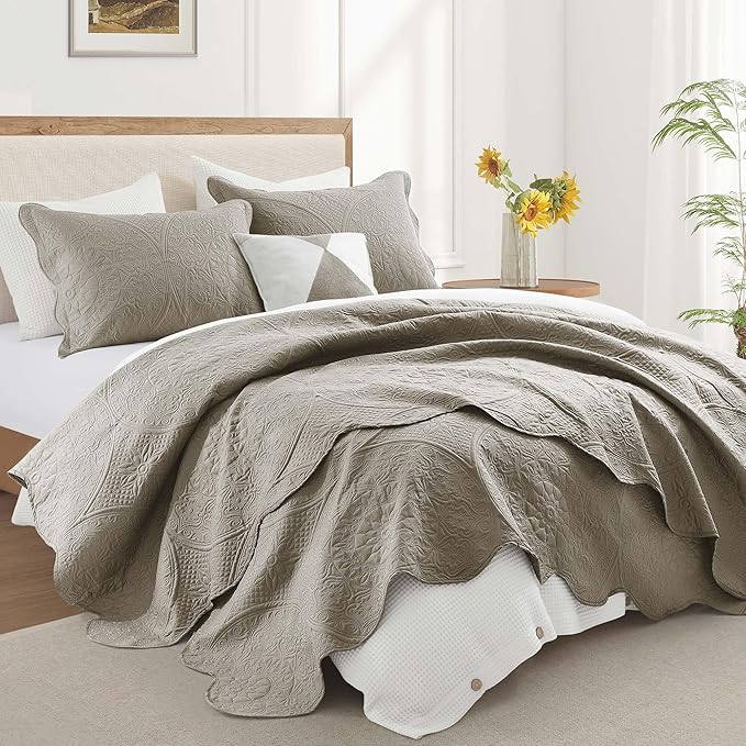 IR Imperial Rooms 10 Pack Twin Quilt Bedding Set (68" x 86") - Bulk Wholesale for Hotels, Guest Bedroom & Airbnbs - Lightweight Microfiber Reversible Floral Embossed Quilts Bedspreads (Beige)