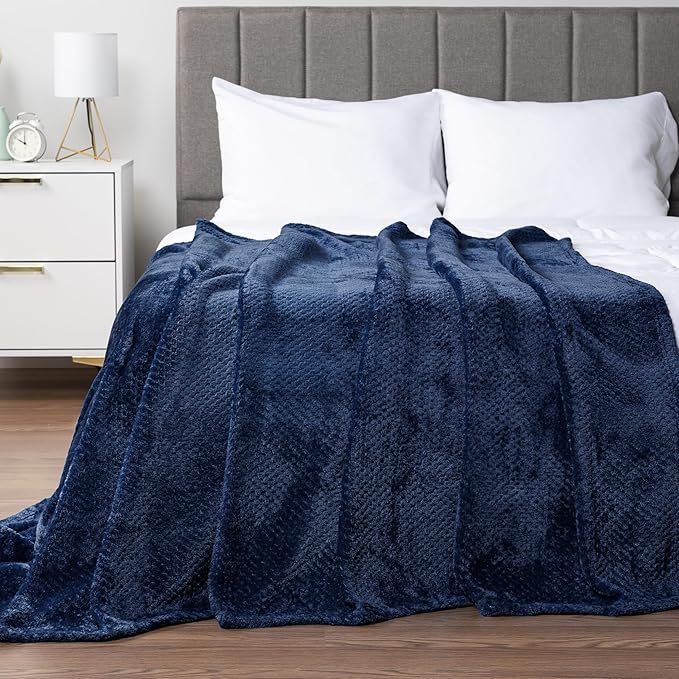 PAVILIA Navy Blue Throw Blanket for Couch Bed, Soft Fleece Throws for Sofa Chair, Fuzzy Waffle Textured Blanket, Cozy Warm Lightweight All Season Blanket Throw, 50x60