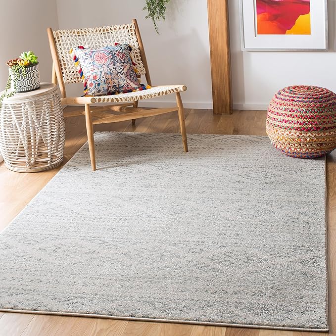 SAFAVIEH Area Rug 4x6 - Tulum Collection - Ivory & Grey, Moroccan Boho Tribal Design, Non-Shedding & Easy to Clean, Ideal for Living Room, Bedroom, Dining Space (TUL272A)