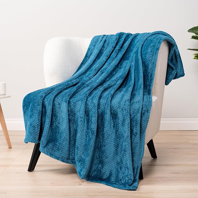 PAVILIA Turquoise Blue Throw Blanket for Couch Bed, Soft Fleece Throws for Sofa Chair, Fuzzy Waffle Textured Blanket, Cozy Warm Lightweight All Season Blanket Throw, 50x60