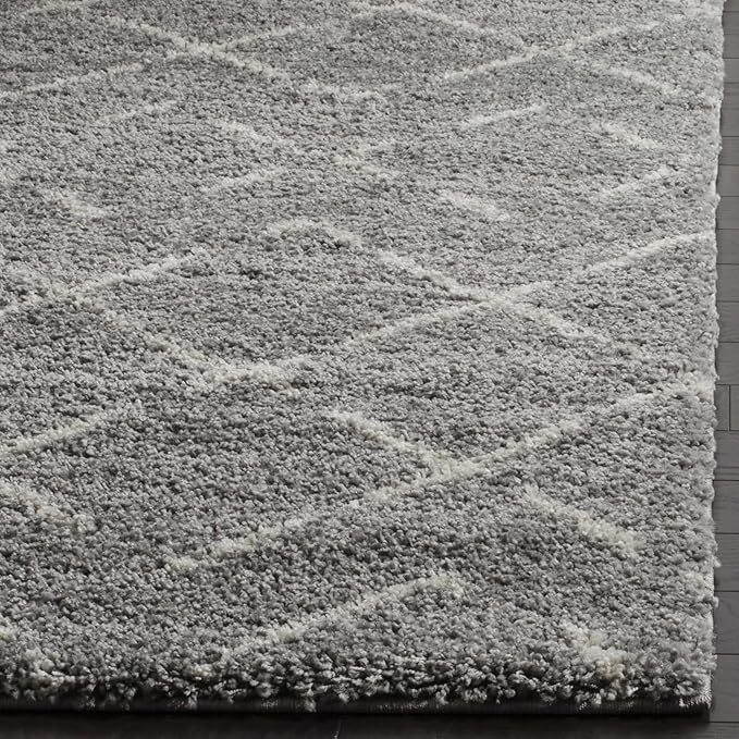 SAFAVIEH Arizona Shag Collection Area Rug - 3'2" x 5', Ivory & Beige, Moroccan Boho Design, Non-Shedding & Easy to Clean, Ideal for Living Room, Bedroom, Dining Space (ASG743A)